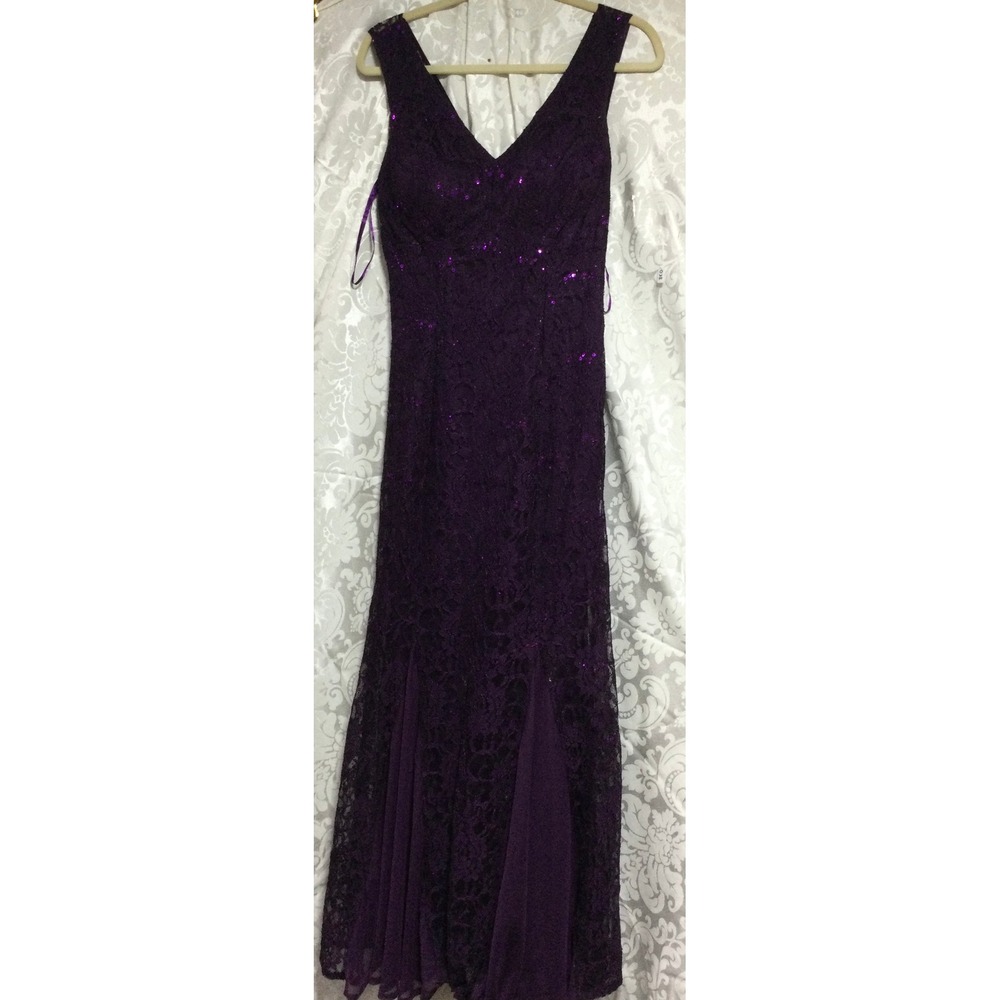 May Queen Couture USA Purple Lace Sequin V-Neck Formal Gown Dress Size 10